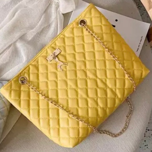 Beautiful quilted lightweight vegan leather bag. - Picture 2 of 6